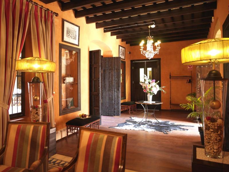 La Casona De Calderon***