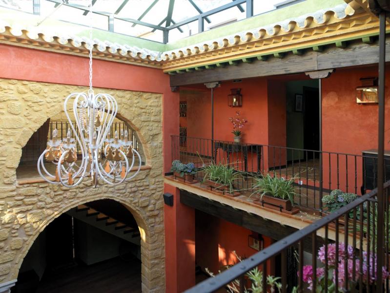 La Casona De Calderon***