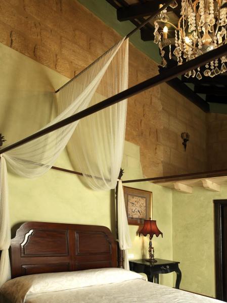 La Casona De Calderon***