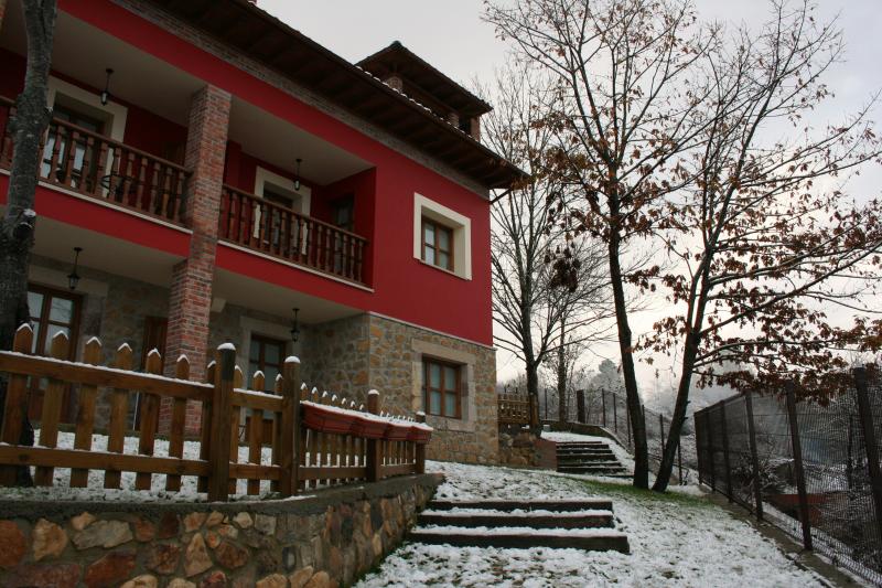 Apartamentos Rurales El Picoretu