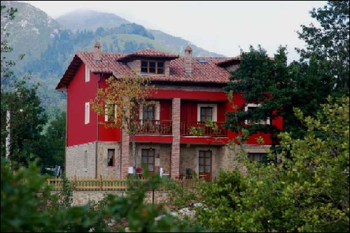 Apartamentos Rurales El Picoretu