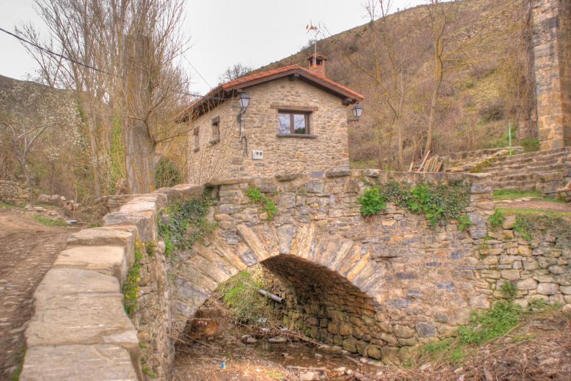 Casas De Velilla. Casa Concejos