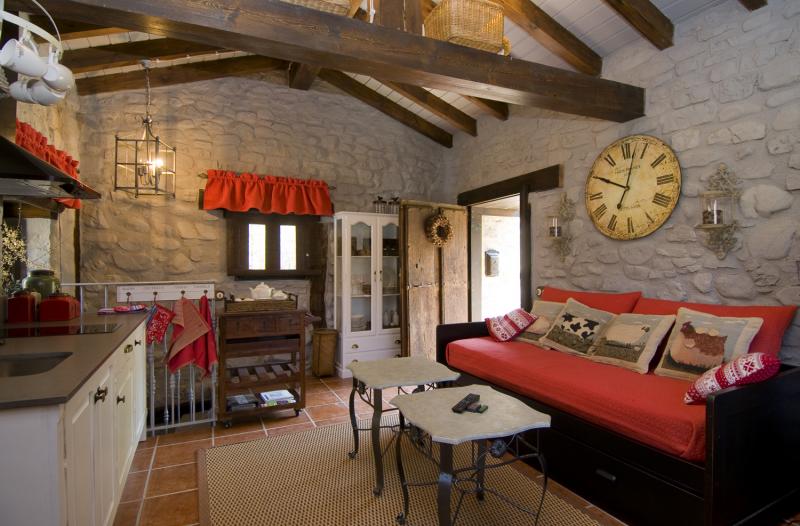 Casas De Velilla. Casa Concejos
