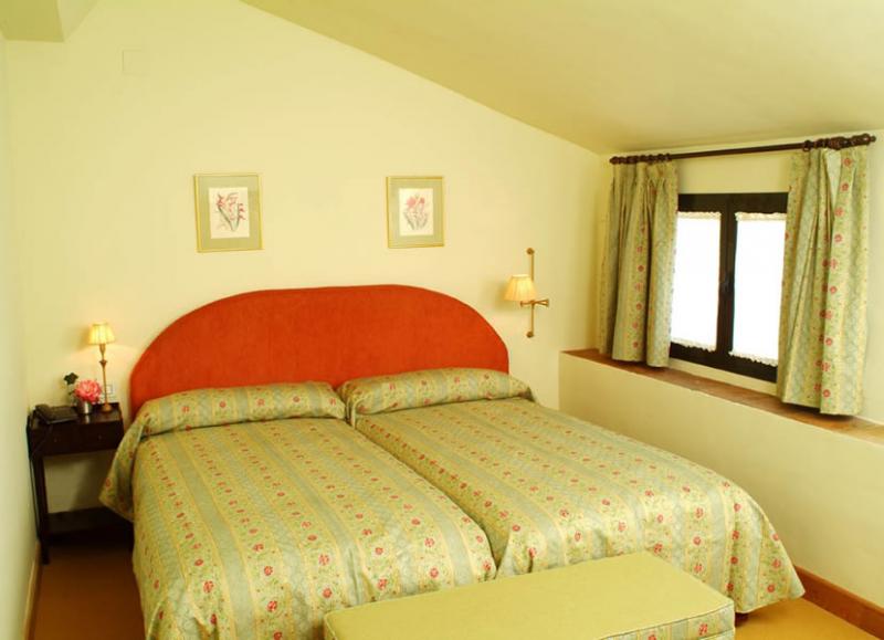 Hotel Posada De Valdezufre***