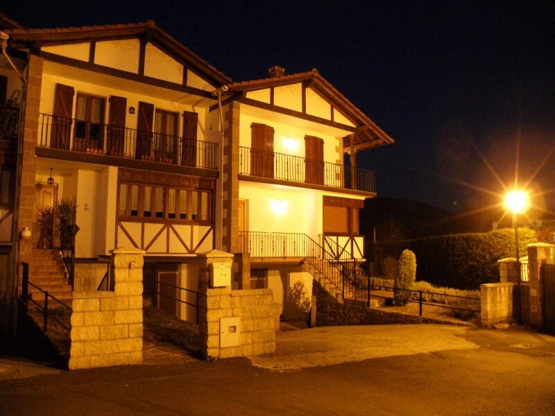Casa Merkatuzelai