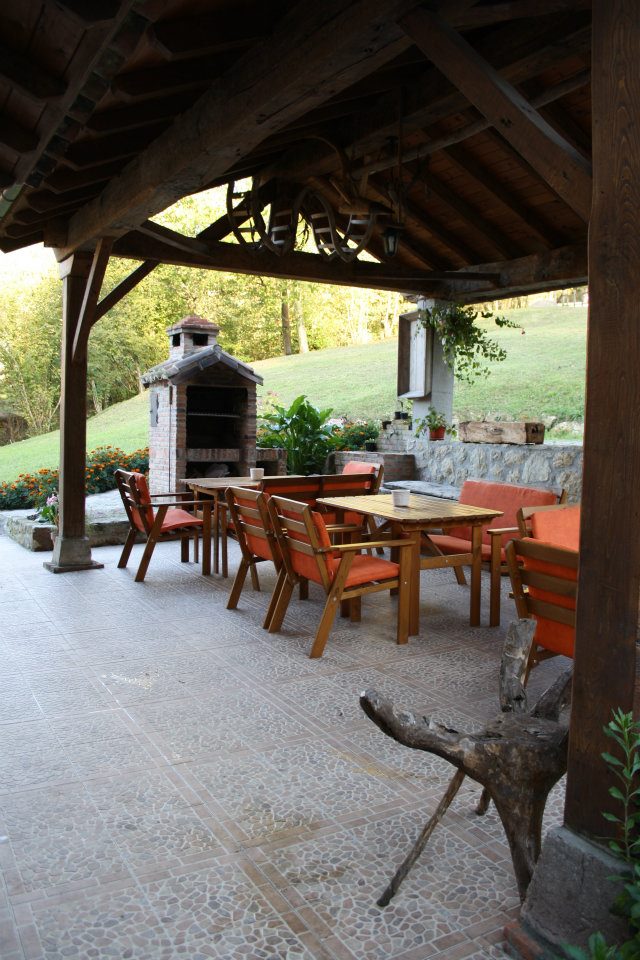 Apartamentos  Rurales La Caviana