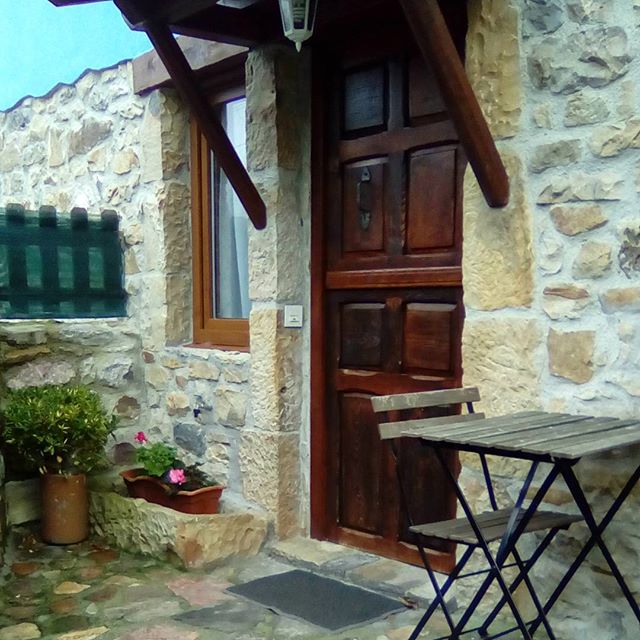 Apartamentos  Rurales La Caviana