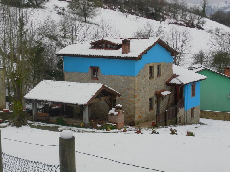 Apartamentos  Rurales La Caviana