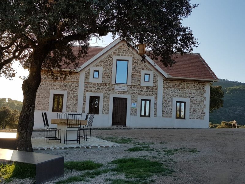 CASA RURAL NAVALACEDRA