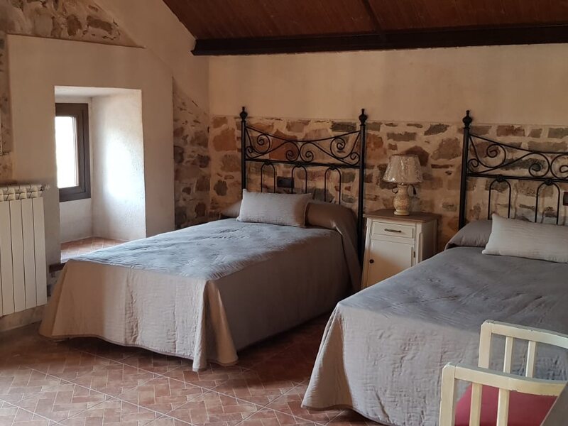 CASA RURAL NAVALACEDRA